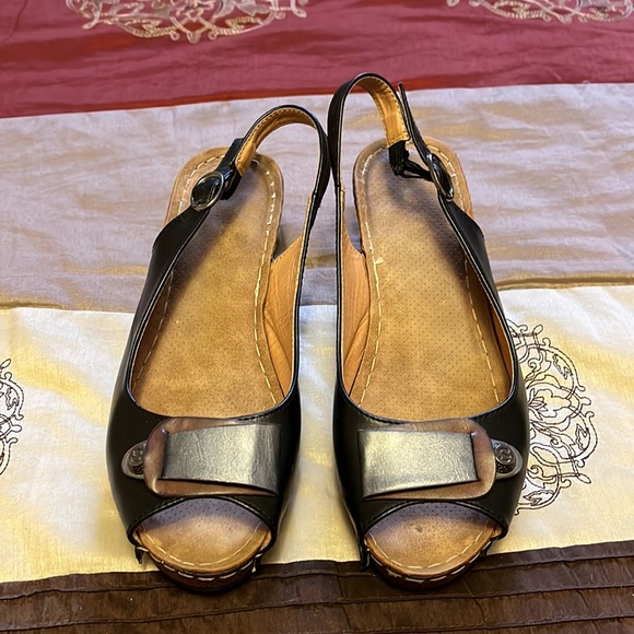 Open Toe Wedge Sandal - Picture 2 of 5